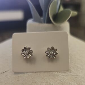 Silver Daisy Flower Stud Earrings